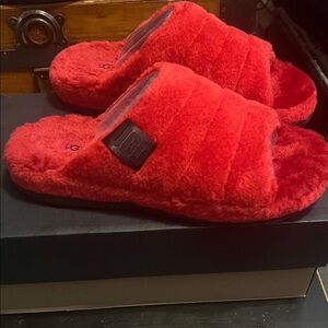 UGG FLUFF YOU SAMBA RED SLIPPERS SIZE 10